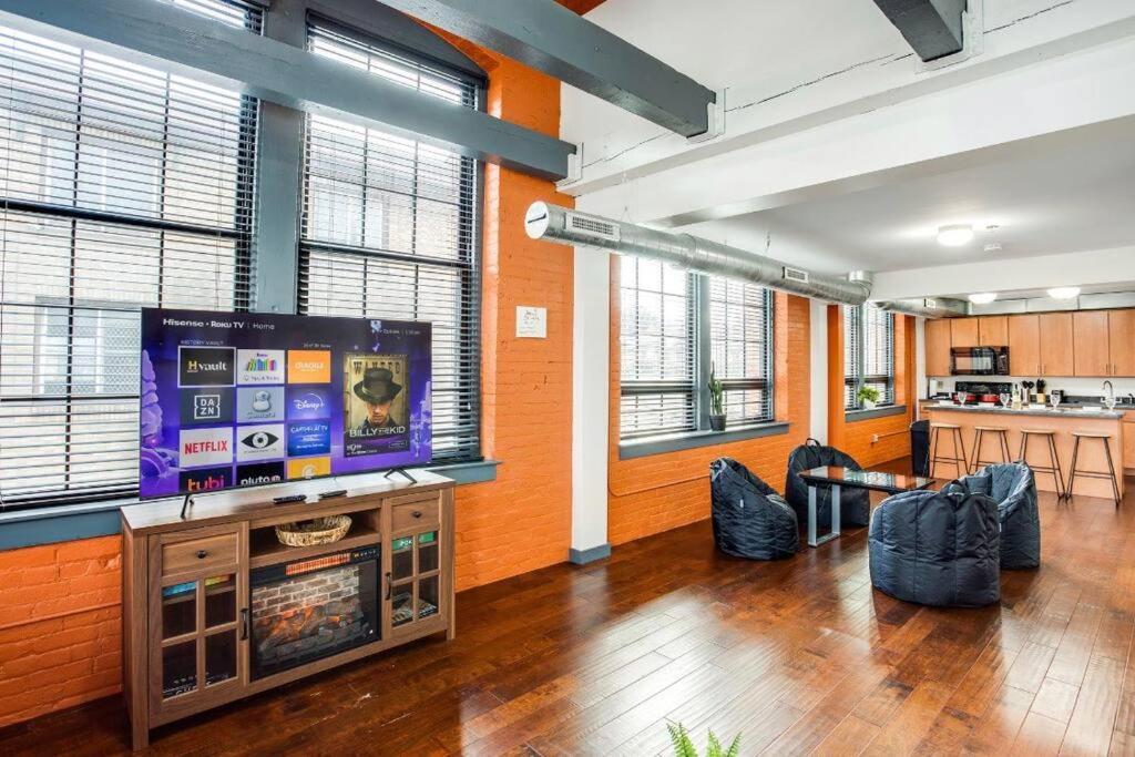 Villa Centric Modern Loft W/ King Beds & Smart Gametable Rochester Esterno foto