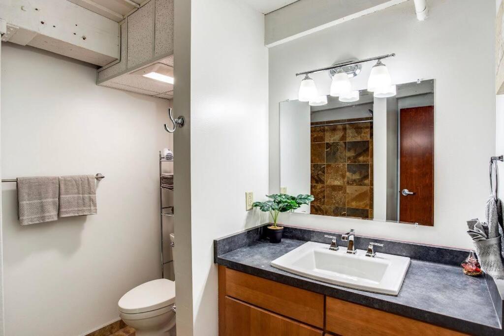 Villa Centric Modern Loft W/ King Beds & Smart Gametable Rochester Esterno foto