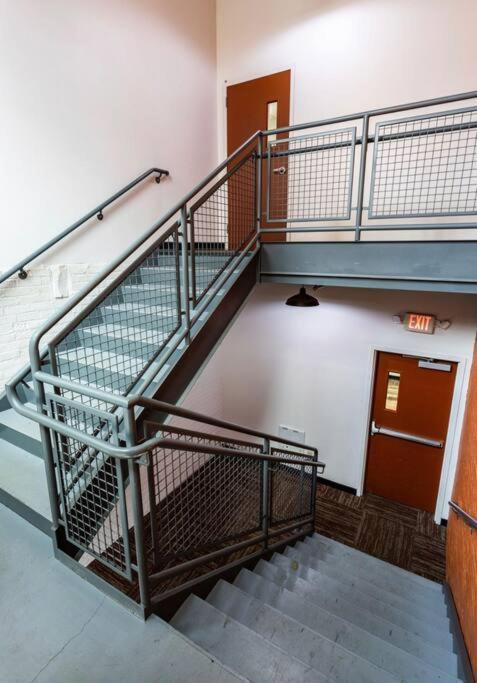 Villa Centric Modern Loft W/ King Beds & Smart Gametable Rochester Esterno foto