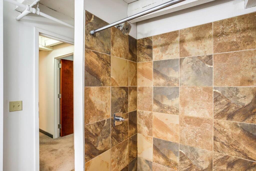 Villa Centric Modern Loft W/ King Beds & Smart Gametable Rochester Esterno foto